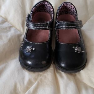Toddler size 8 black dress shoes with turtle